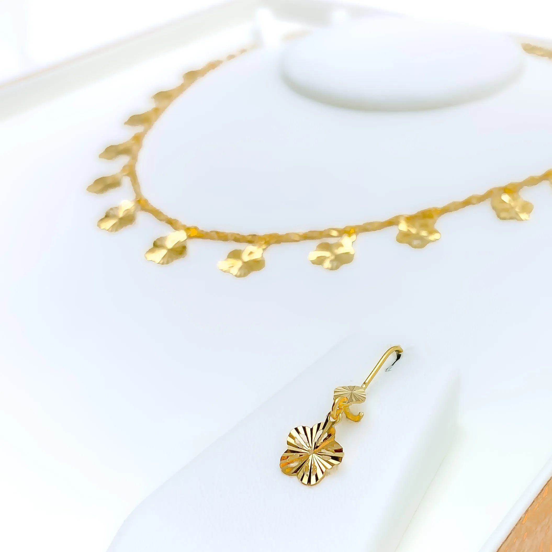 Beautiful Dazzling Flower 21K Gold Necklace Set