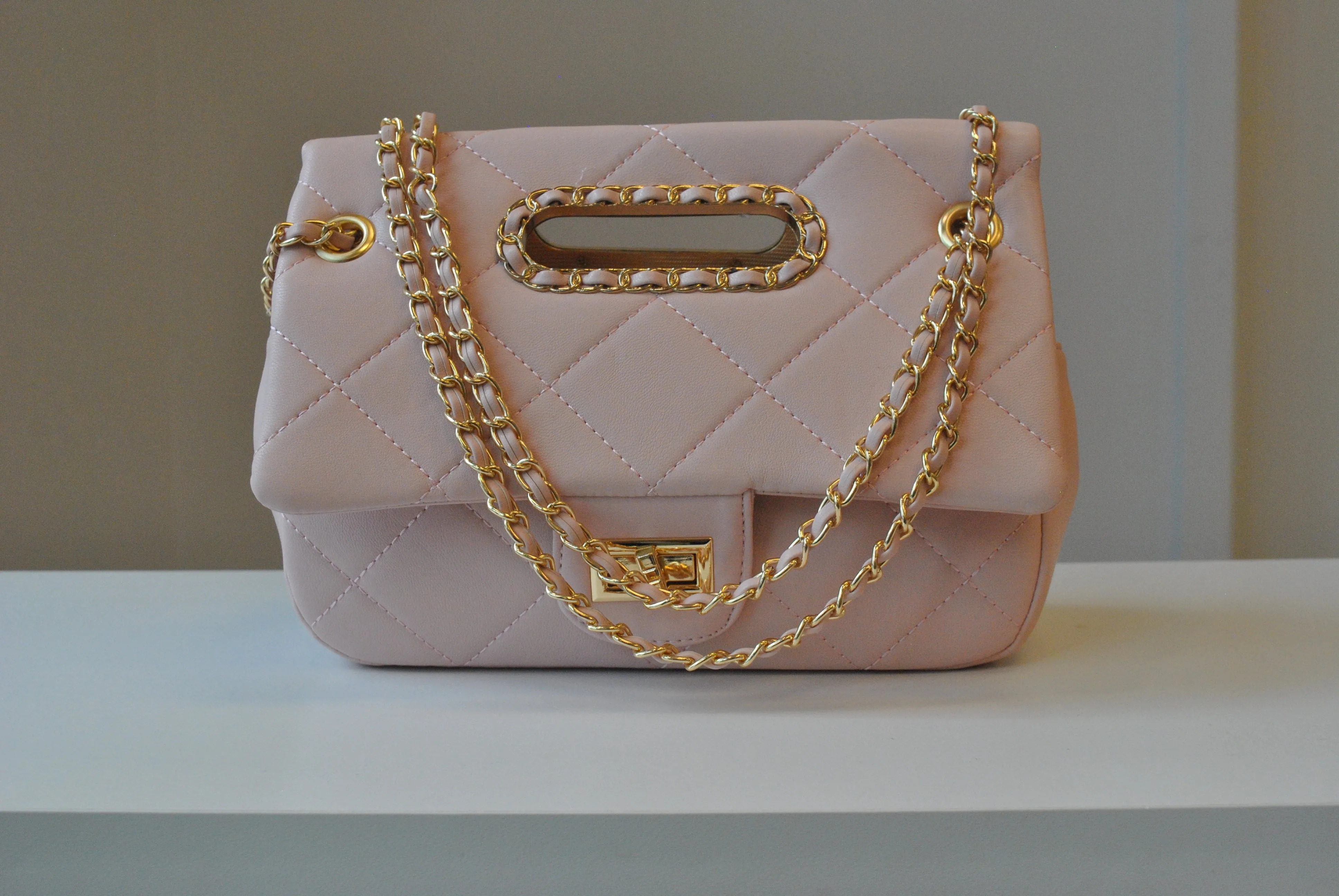 BLUSH PINK CUTOFF CROSSBODY BAG WITH GOLD CHAIN