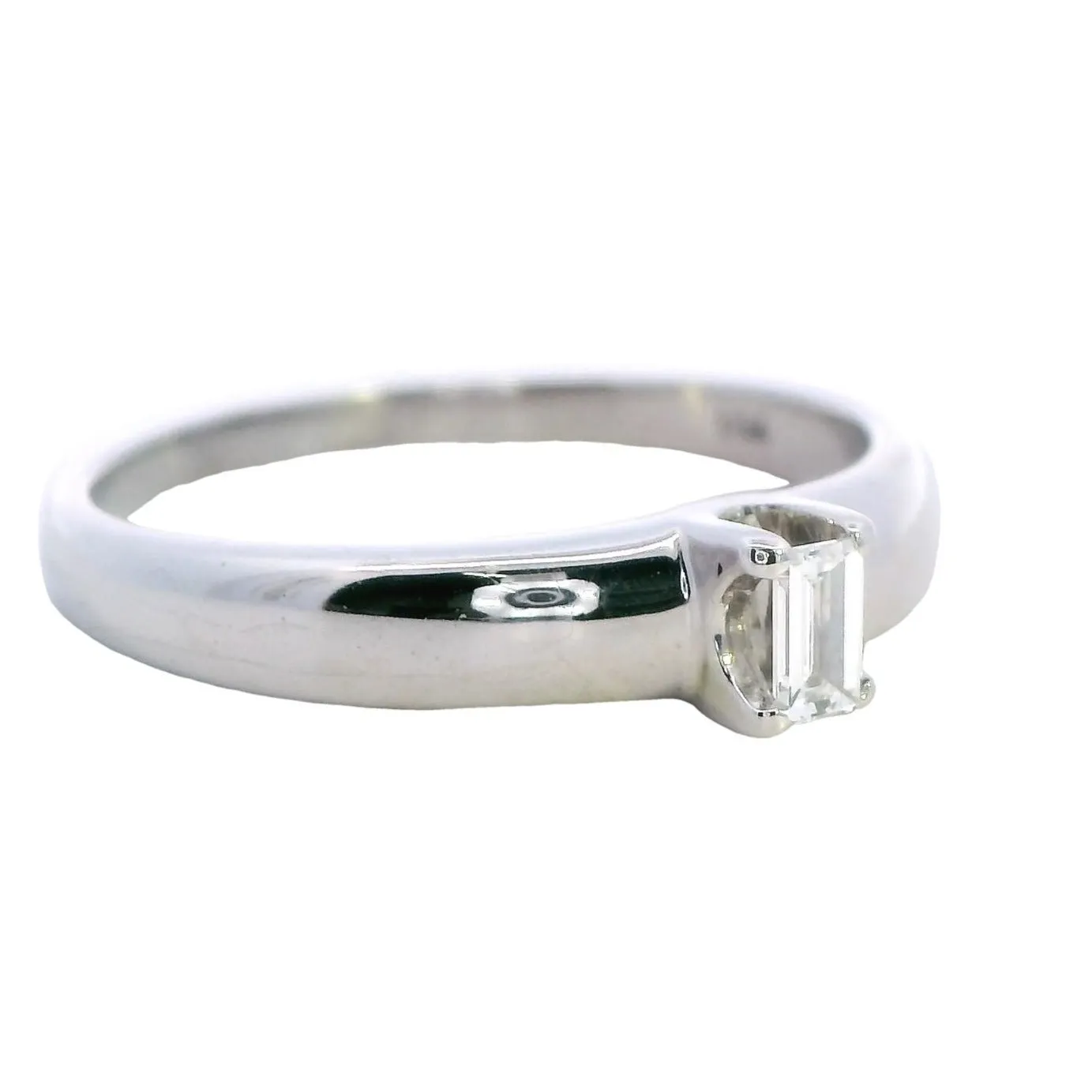 Dazzling Diamonds Handmade 18ct white gold Diamond Ring