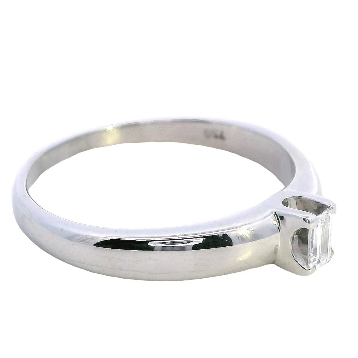 Dazzling Diamonds Handmade 18ct white gold Diamond Ring