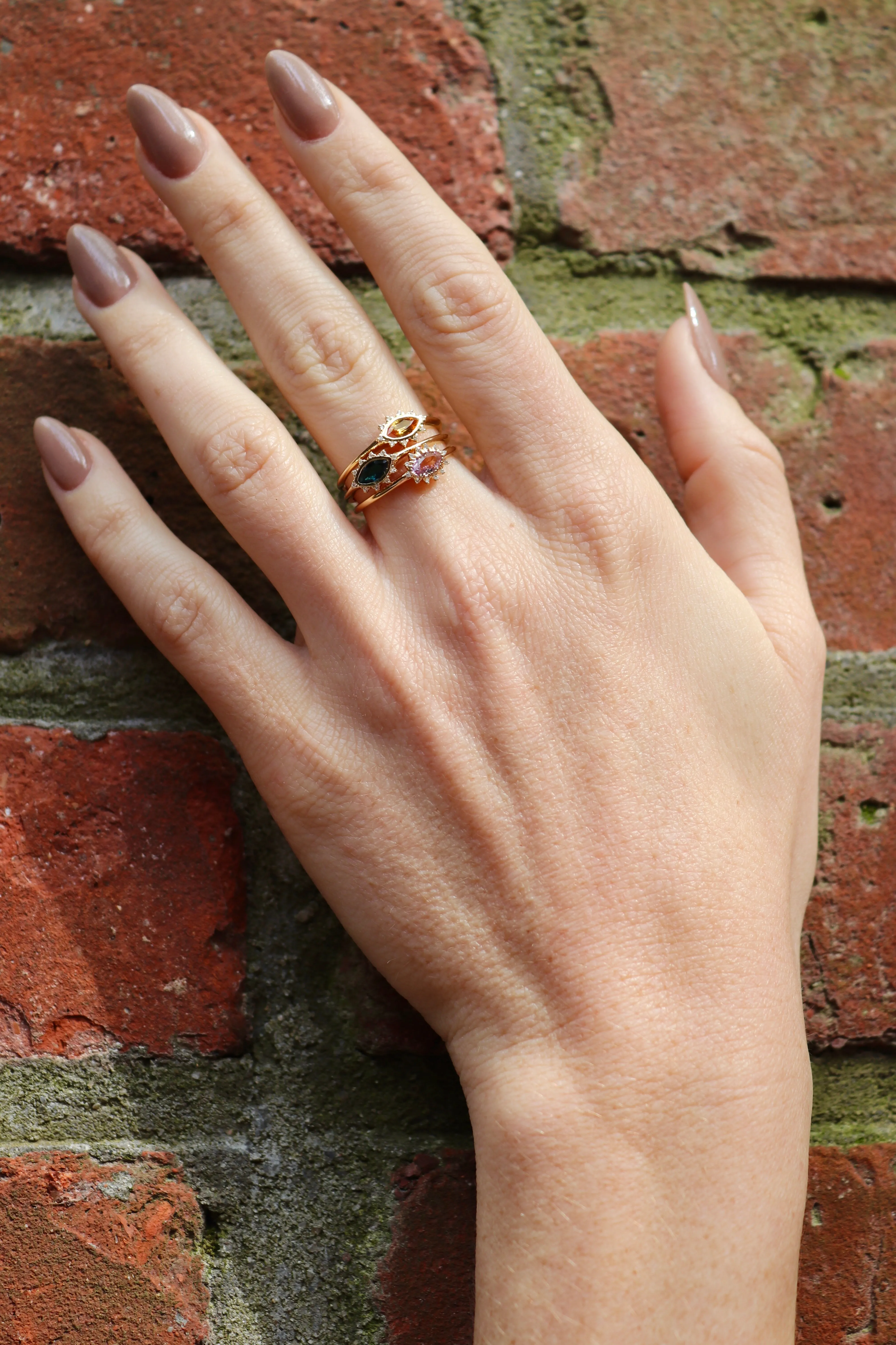 Dazzling Eye Ring In Peach Sapphire