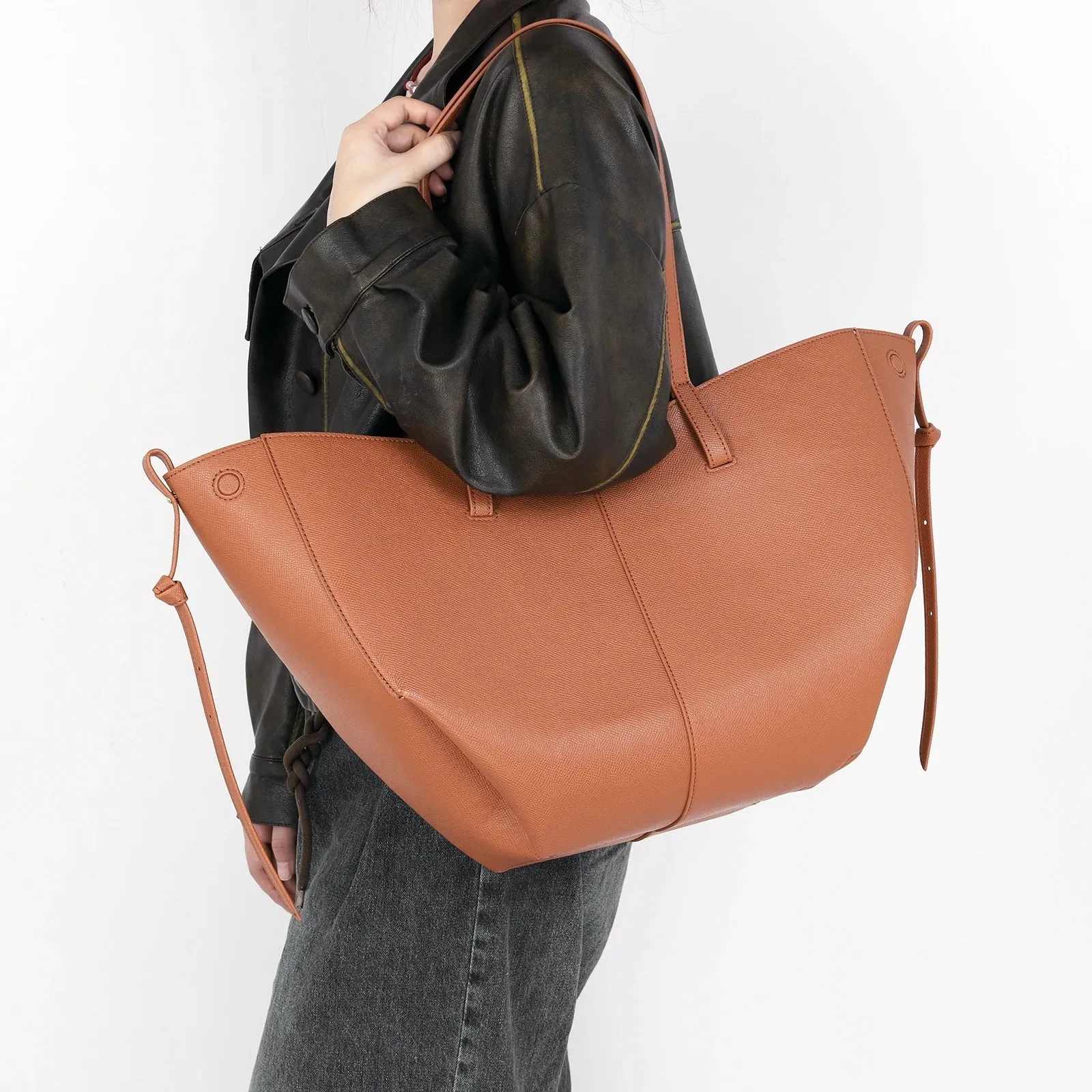 Elenora - Large capacity shoulder bag