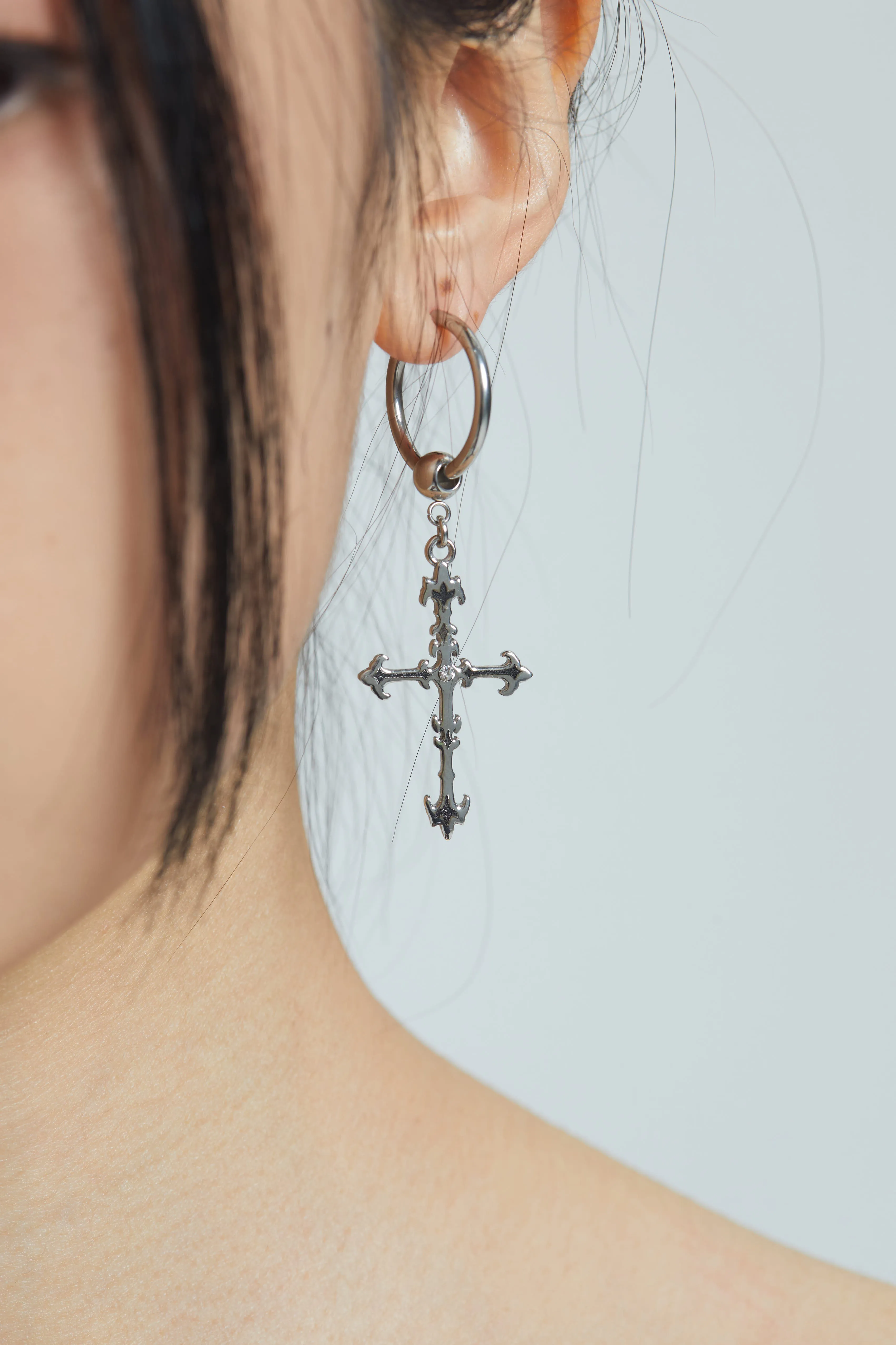 Fervooor chrome heart lily crucifix earrings