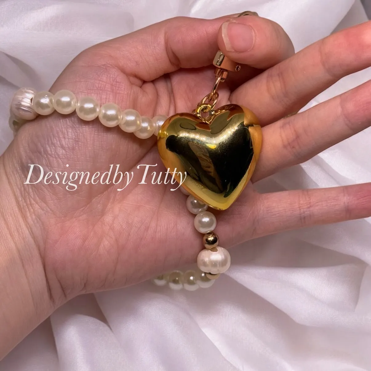 Golden giant heart keychain | faux pearl chain | bag charm