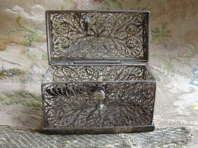 GORGEOUS Filigree Antique Silver Small Dome Top Casket Miniature Hinged Box Vanity Dresser Decorative Boudoir Collectible