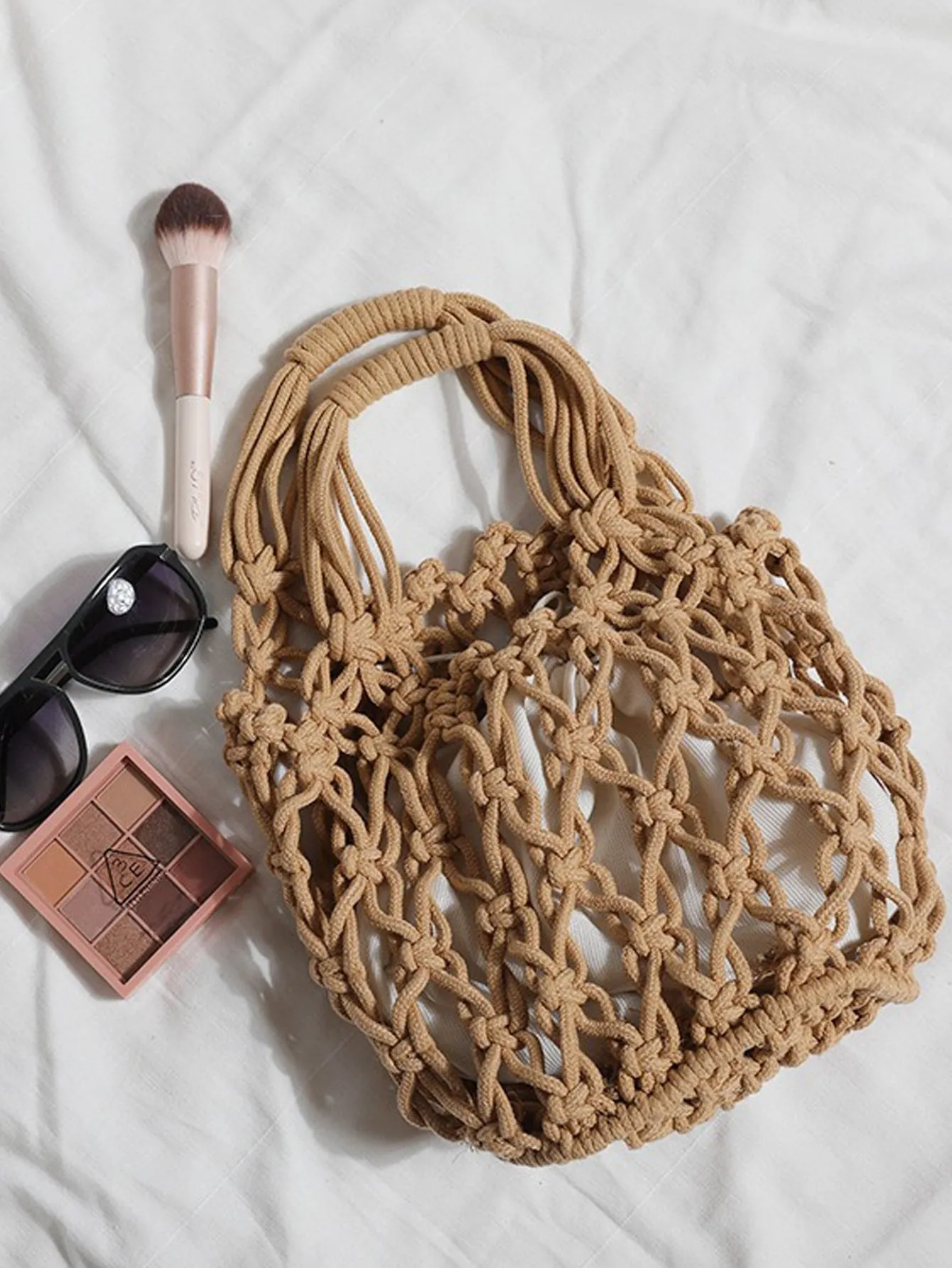 Minimalist Straw Bag With Inner Pouch