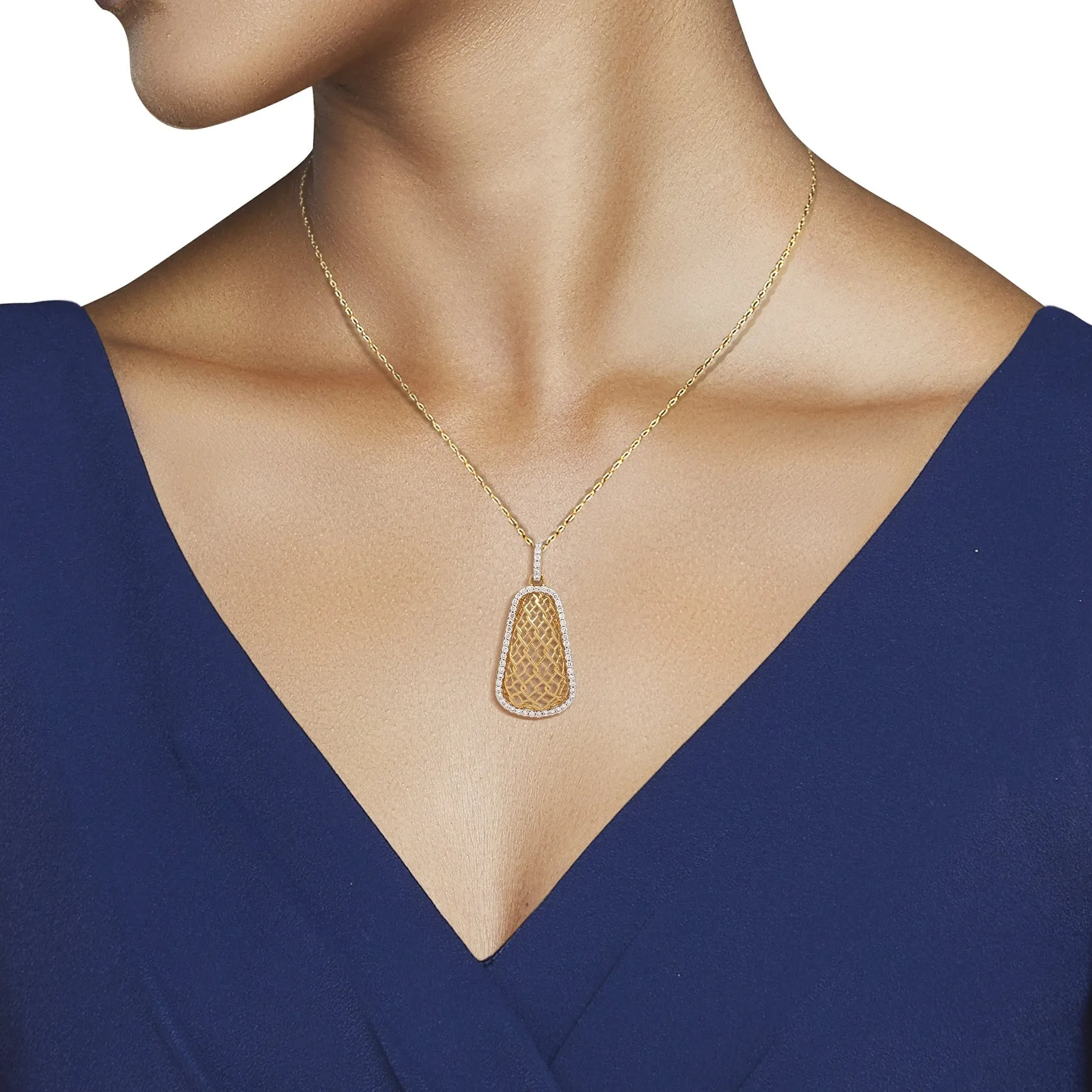 Starring You Idolatory Diamond Pendant