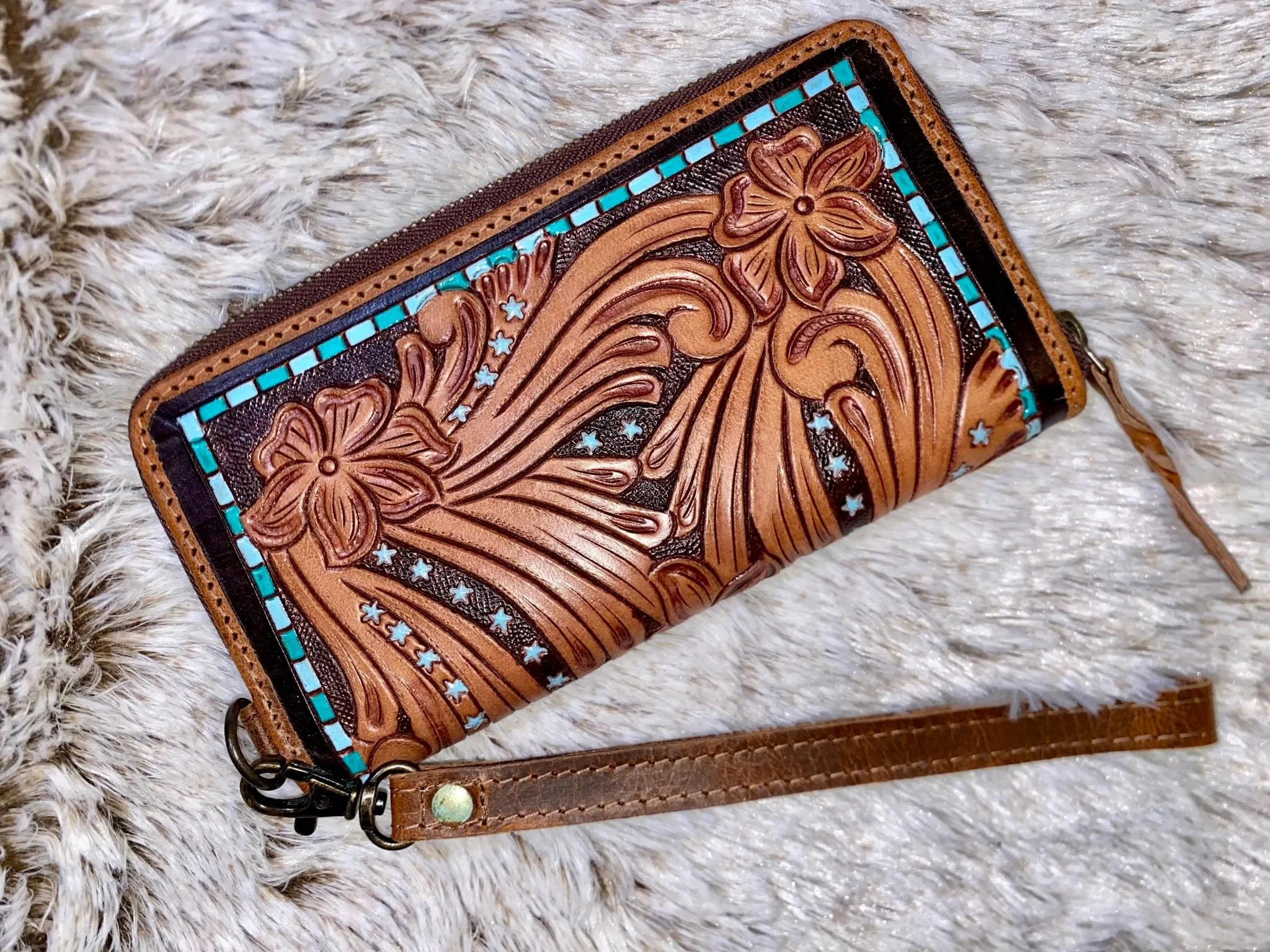 TOOLED STAR LINED ZIP WALLET