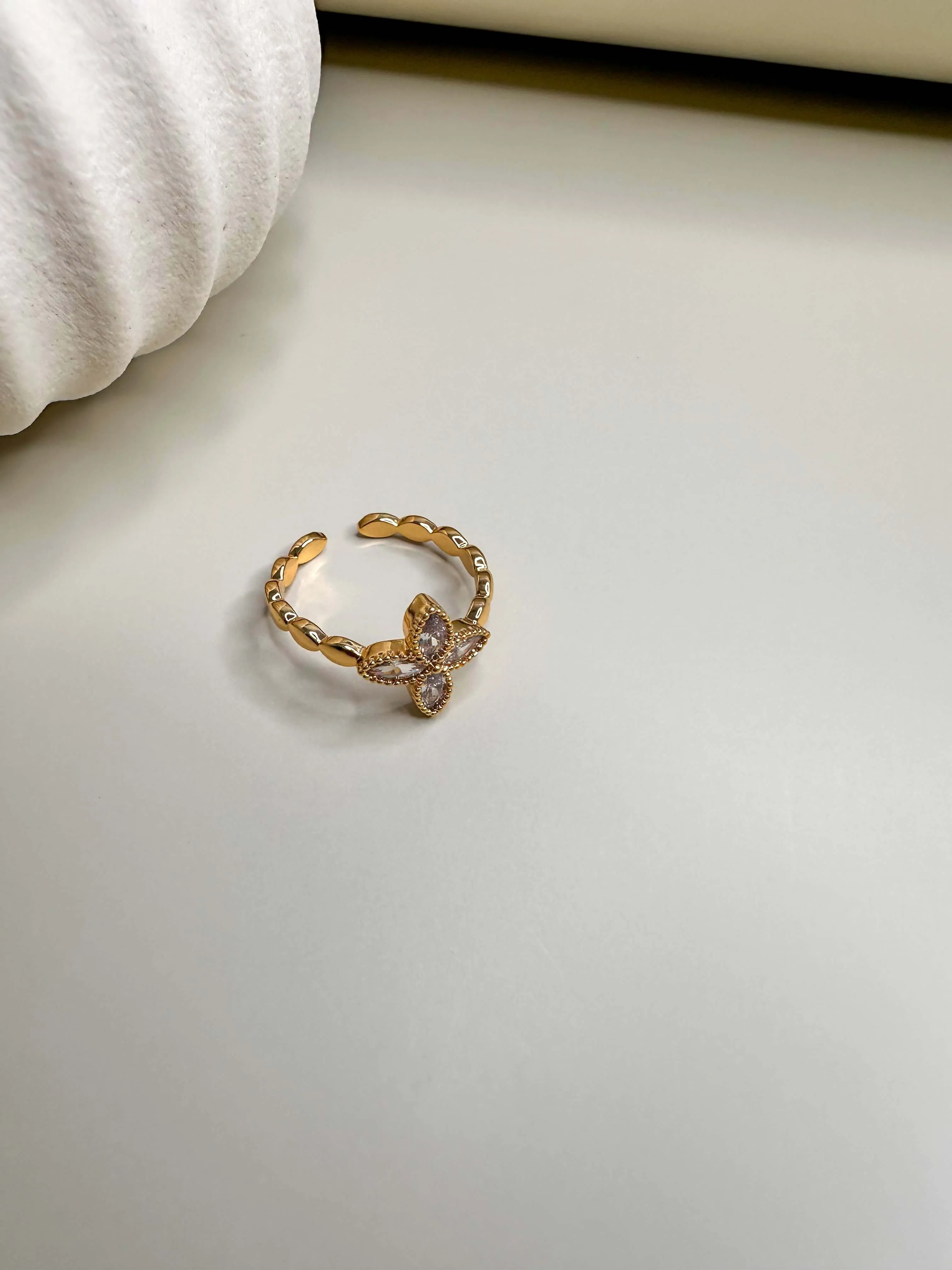 Velani VC Ring